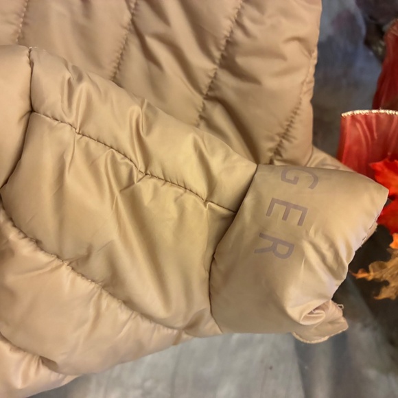 Tommy Hilfiger puff jacket - Picture 9 of 10